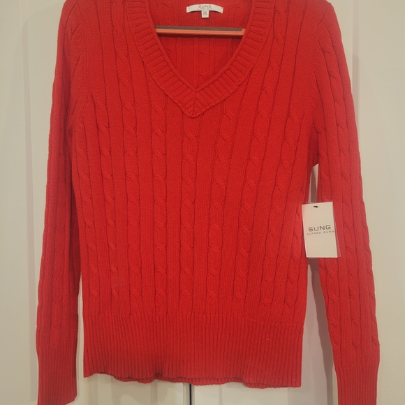 ALFRED SUNG Sweaters - ALFRED SUNG V-Neck Lady's Red Sweater